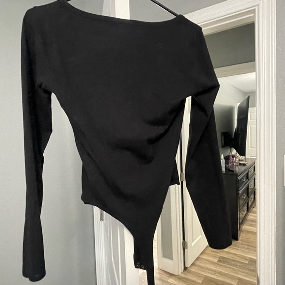 A black guess bodysuit long sleeve - Picture 2 of 2